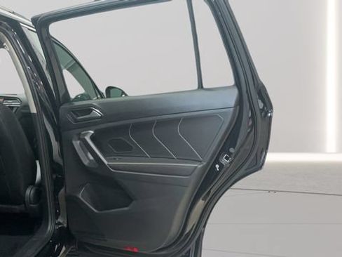 Certified 2024 Volkswagen Tiguan SE AWD/4WD image 41