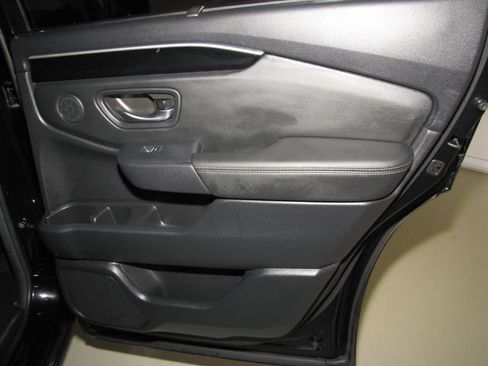 Certified 2025 Honda Pilot EX-L image 18