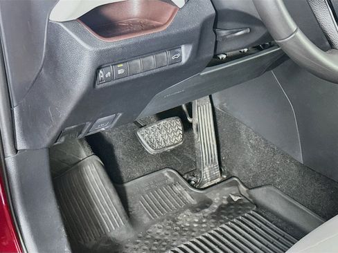 Used 2019 Toyota RAV4 Limited w/ Carpet Mat Package FWD image 17