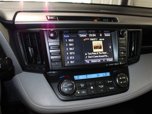 Used 2017 Toyota RAV4 XLE FWD image 15