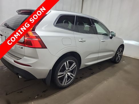 Used 2021 Volvo XC60 T5 Momentum w/ Climate Package AWD/4WD image 5