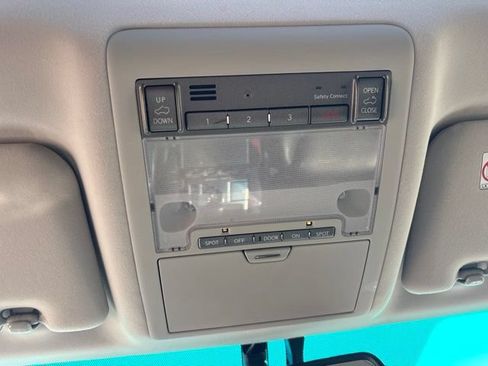 Used 2011 Lexus LX 570 4WD image 25