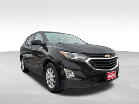 Used 2020 Chevrolet Equinox LS w/ LS Convenience Package image 2
