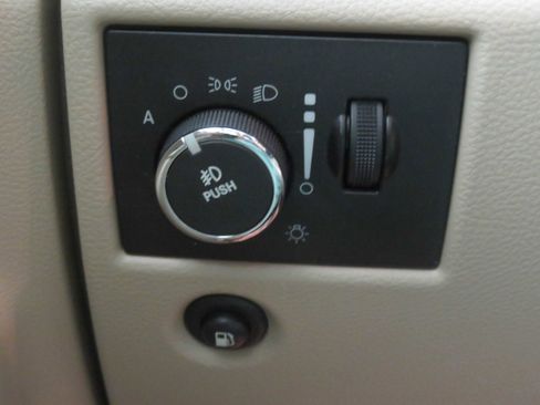 Used 2011 Jeep Grand Cherokee Limited image 34