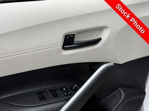 Used 2023 Toyota Corolla Cross LE w/ Moonroof Package AWD/4WD image 15