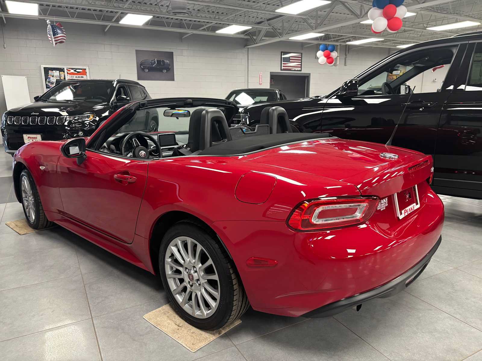 Used 2018 FIAT 124 Spider Classica w/ Technology Group RWD image 4