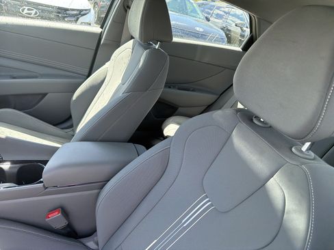 Used 2024 Hyundai Elantra SEL w/ Convenience Package FWD image 18