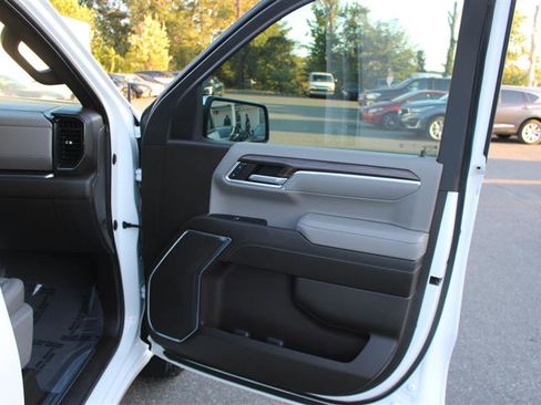 Used 2023 Chevrolet Silverado 1500 LT AWD/4WD image 13