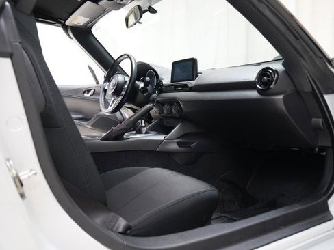 Used 2019 MAZDA MX-5 Miata Sport image 38