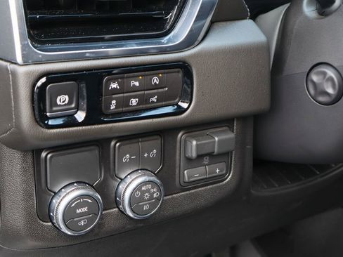 Used 2026 GMC Yukon XL Denali w/ Denali Reserve Package RWD image 13