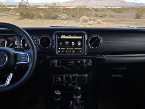 Used 2023 Jeep Wrangler Sahara image 9