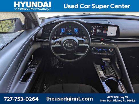 Used 2024 Hyundai Elantra SEL w/ Convenience Package image 16