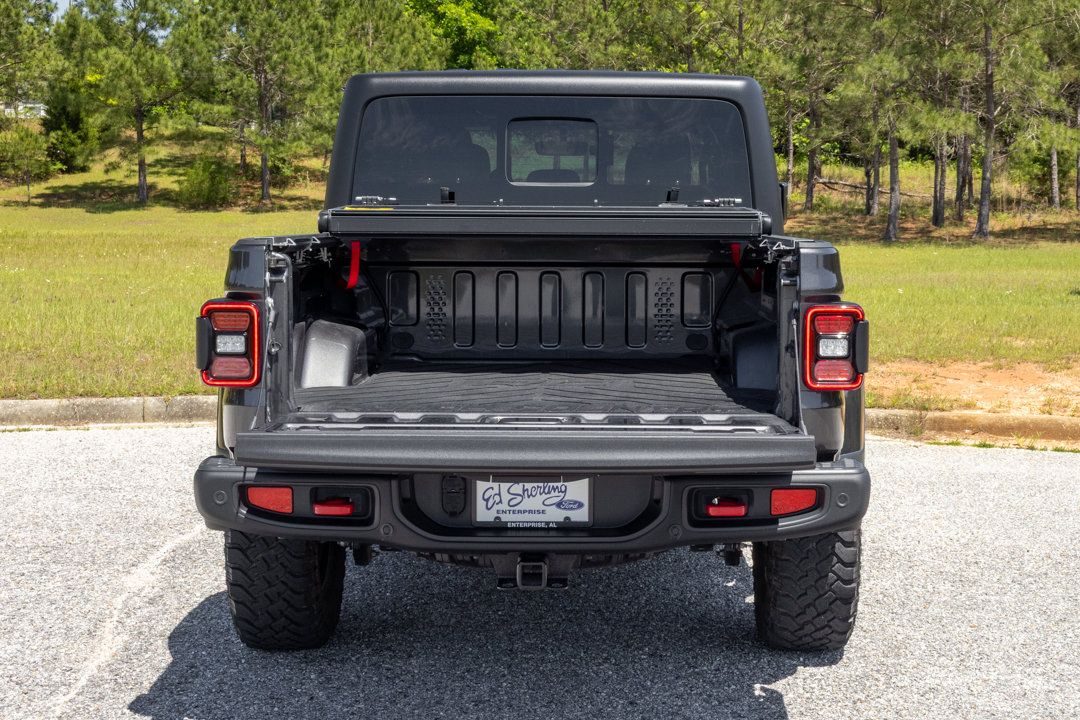 Used 2023 Jeep Gladiator Rubicon w/ LED Lighting Group AWD/4WD image 9