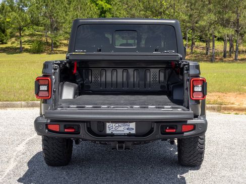 Used 2023 Jeep Gladiator Rubicon w/ LED Lighting Group AWD/4WD image 9