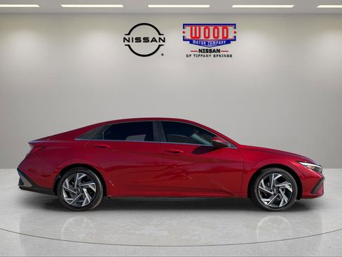 Used 2025 Hyundai Elantra Limited image 2