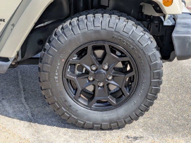 Used 2017 Jeep Wrangler Unlimited Sahara w/ Connectivity Group AWD/4WD image 11
