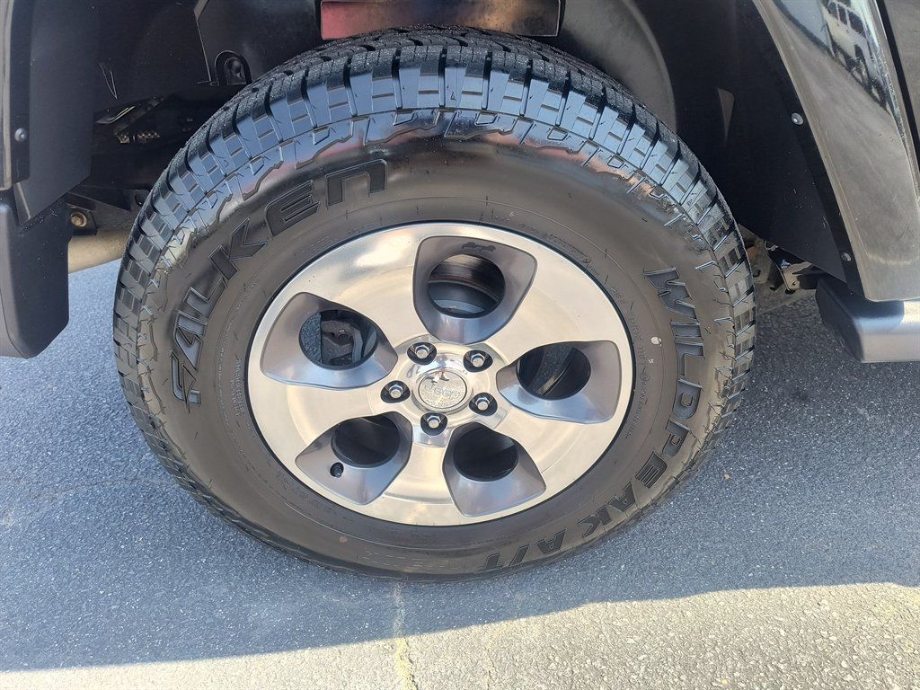 Used 2017 Jeep Wrangler Unlimited Sahara w/ Max Tow Package AWD/4WD image 11