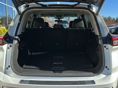 Certified 2024 Nissan Rogue SL image 6