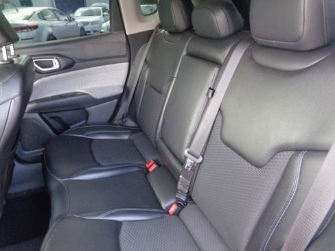 Used 2022 Jeep Compass Latitude w/ Convenience Group AWD/4WD image 8