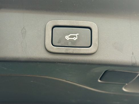 Used 2022 Jaguar F-PACE S AWD/4WD image 13