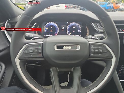 Used 2024 Jeep Grand Cherokee Altitude RWD image 13