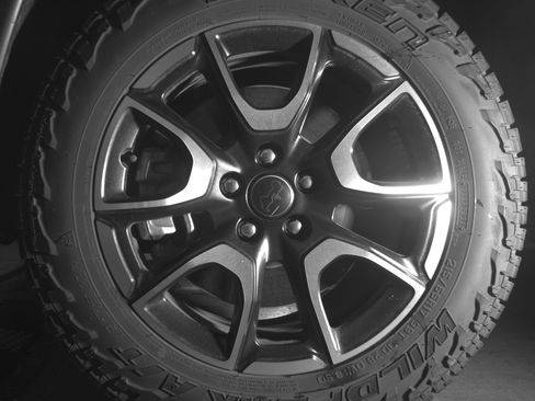 Used 2025 Jeep Compass Trailhawk image 12