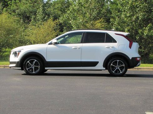 Used 2024 Kia Niro LX FWD image 8