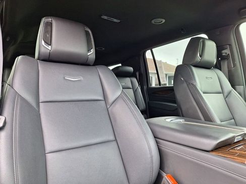 Used 2023 Cadillac Escalade ESV Luxury RWD image 29