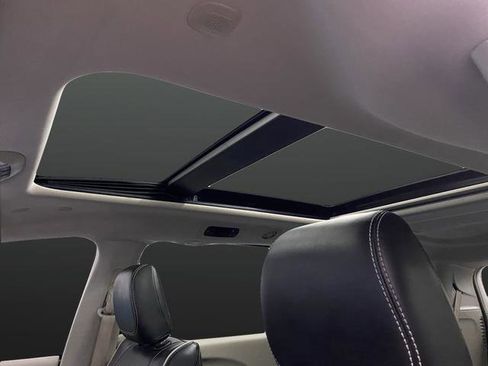 Used 2022 Chrysler Pacifica Limited FWD image 11