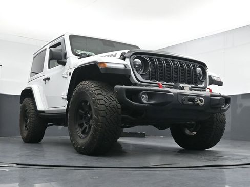 Used 2024 Jeep Wrangler Rubicon AWD/4WD image 18