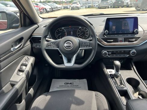 Used 2025 Nissan Altima 2.5 SV FWD image 34