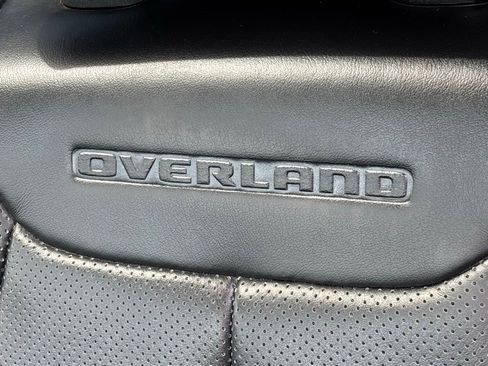 Used 2022 Jeep Grand Cherokee Overland w/ Luxury Tech Group IV AWD/4WD image 15