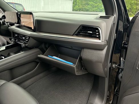 Used 2025 Chevrolet Suburban LT w/ Comfort Package RWD image 36