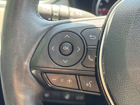 Used 2021 Toyota RAV4 XLE Premium AWD/4WD image 28