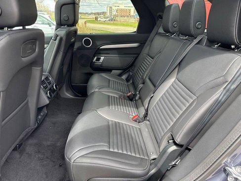 Used 2025 Land Rover Discovery Dynamic SE image 6