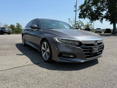 Used 2018 Honda Accord Touring image 4