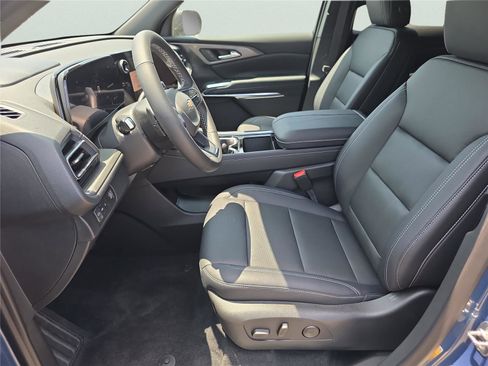 New 2026 Chevrolet Traverse LT w/ Sun and Wheel Package FWD image 31