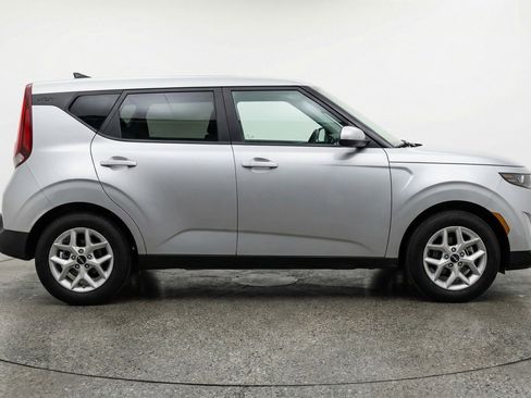 Used 2025 Kia Soul LX w/ LX Technology Package image 5