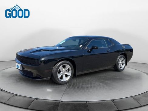 Used 2018 Dodge Challenger SXT RWD image 1