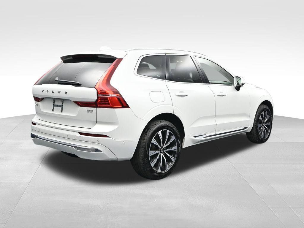 Used 2023 Volvo XC60 B5 Plus FWD image 5