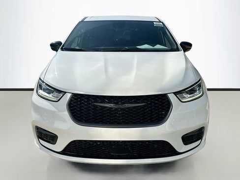 New 2026 Chrysler Pacifica Select image 4