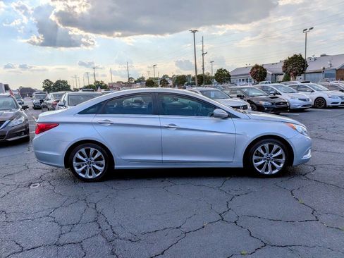 Used 2011 Hyundai Sonata SE w/ Navigation & Sunroof Pkg 4 FWD image 5