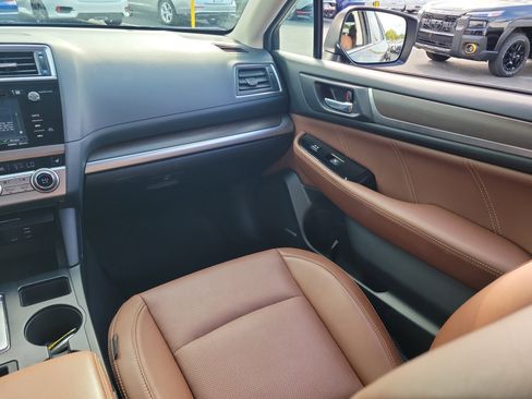 Used 2017 Subaru Outback 2.5i Touring AWD/4WD image 18