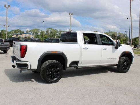 Used 2024 GMC Sierra 2500 Denali Ultimate AWD/4WD image 14