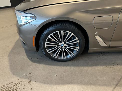 Used 2019 BMW 530e xDrive w/ Premium Package image 46