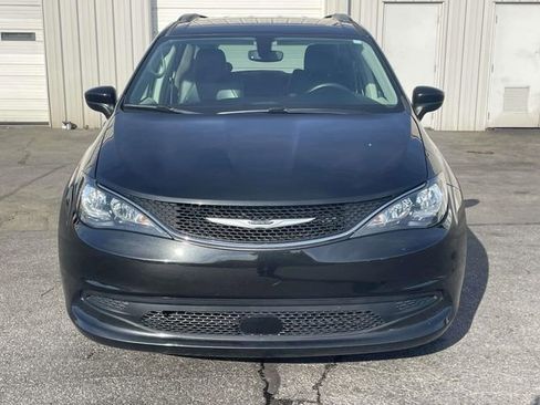 Used 2021 Chrysler Voyager Lxi FWD image 2