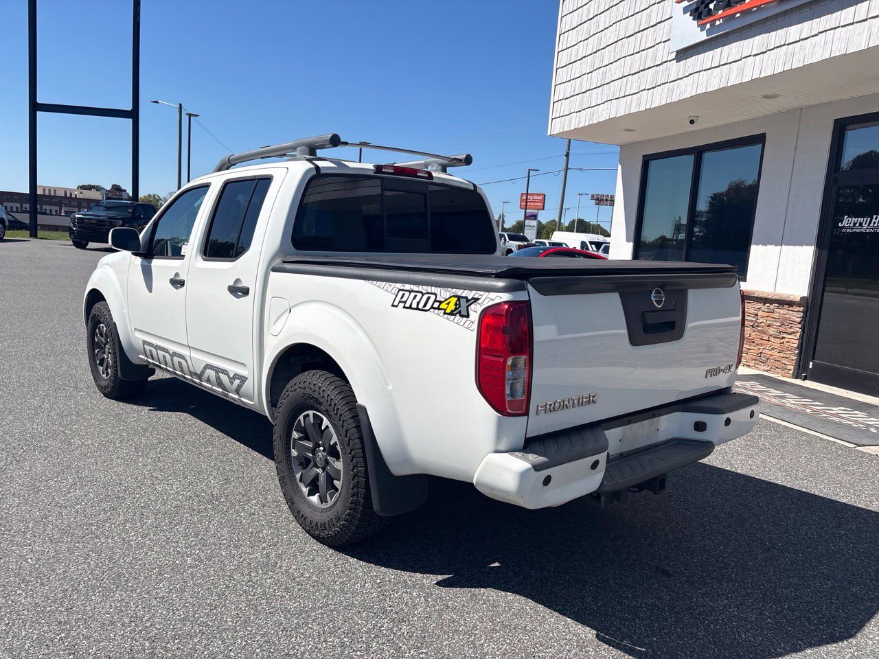 Used 2020 Nissan Frontier PRO-4X w/ Pro-4x Utility Package AWD/4WD image 6