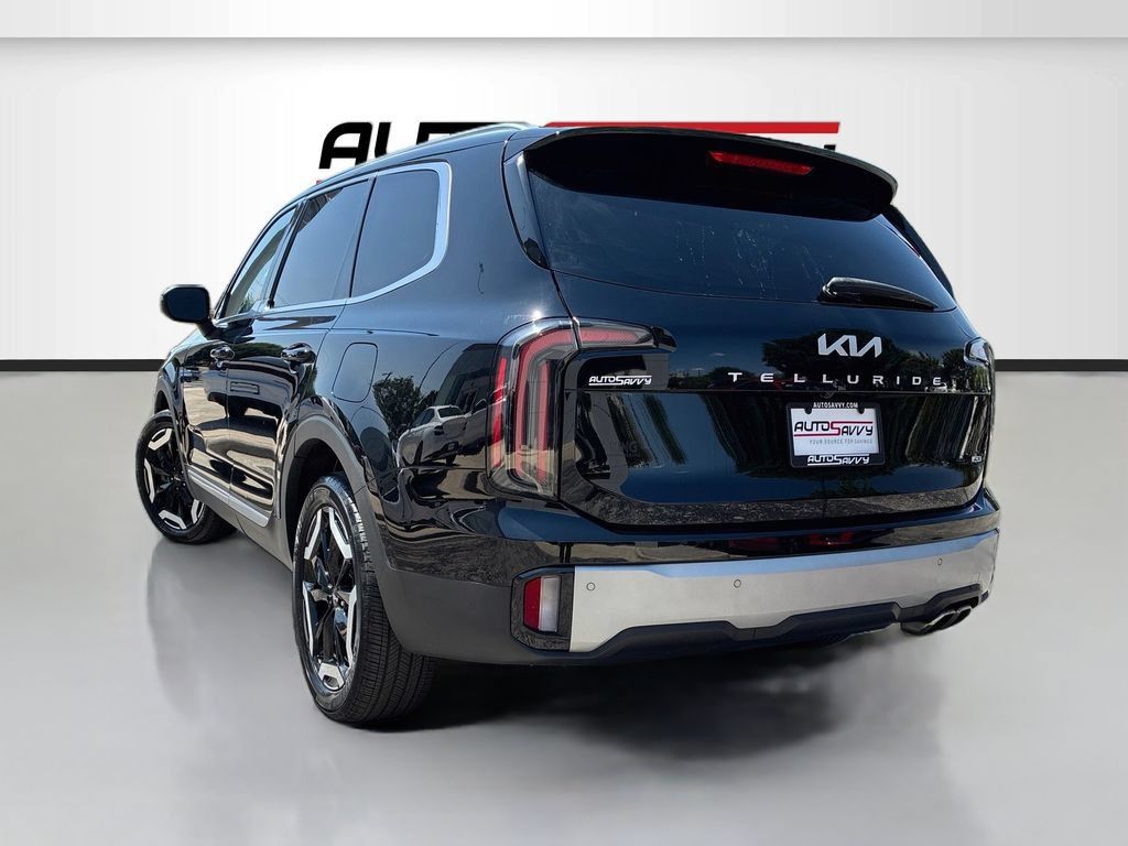 Used 2024 Kia Telluride EX w/ EX Captain's Chair Package AWD/4WD image 5