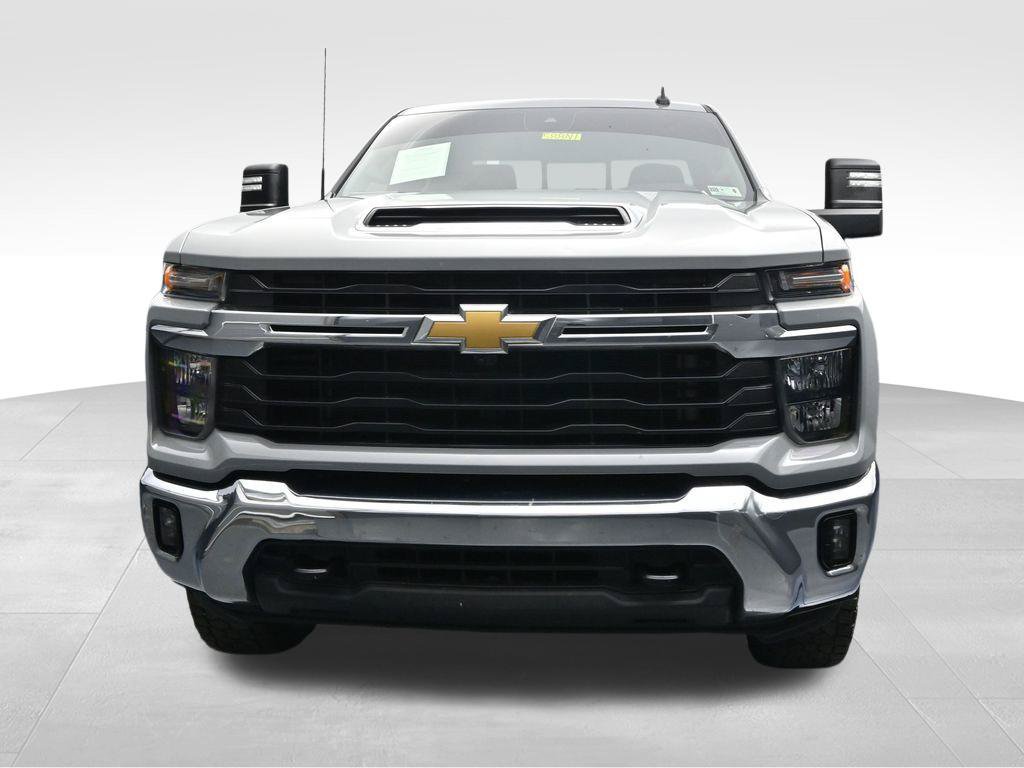 Used 2024 Chevrolet Silverado 3500 LT w/ Safety Package AWD/4WD image 8
