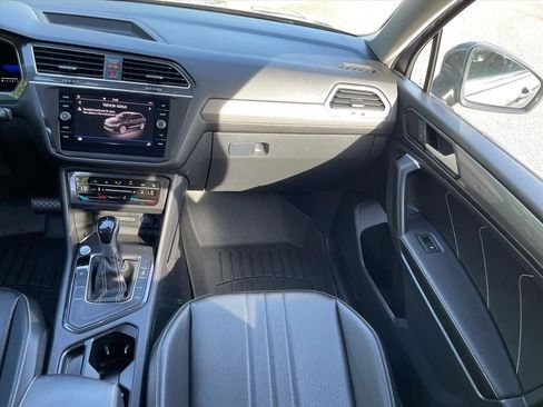 Used 2022 Volkswagen Tiguan SE FWD image 9